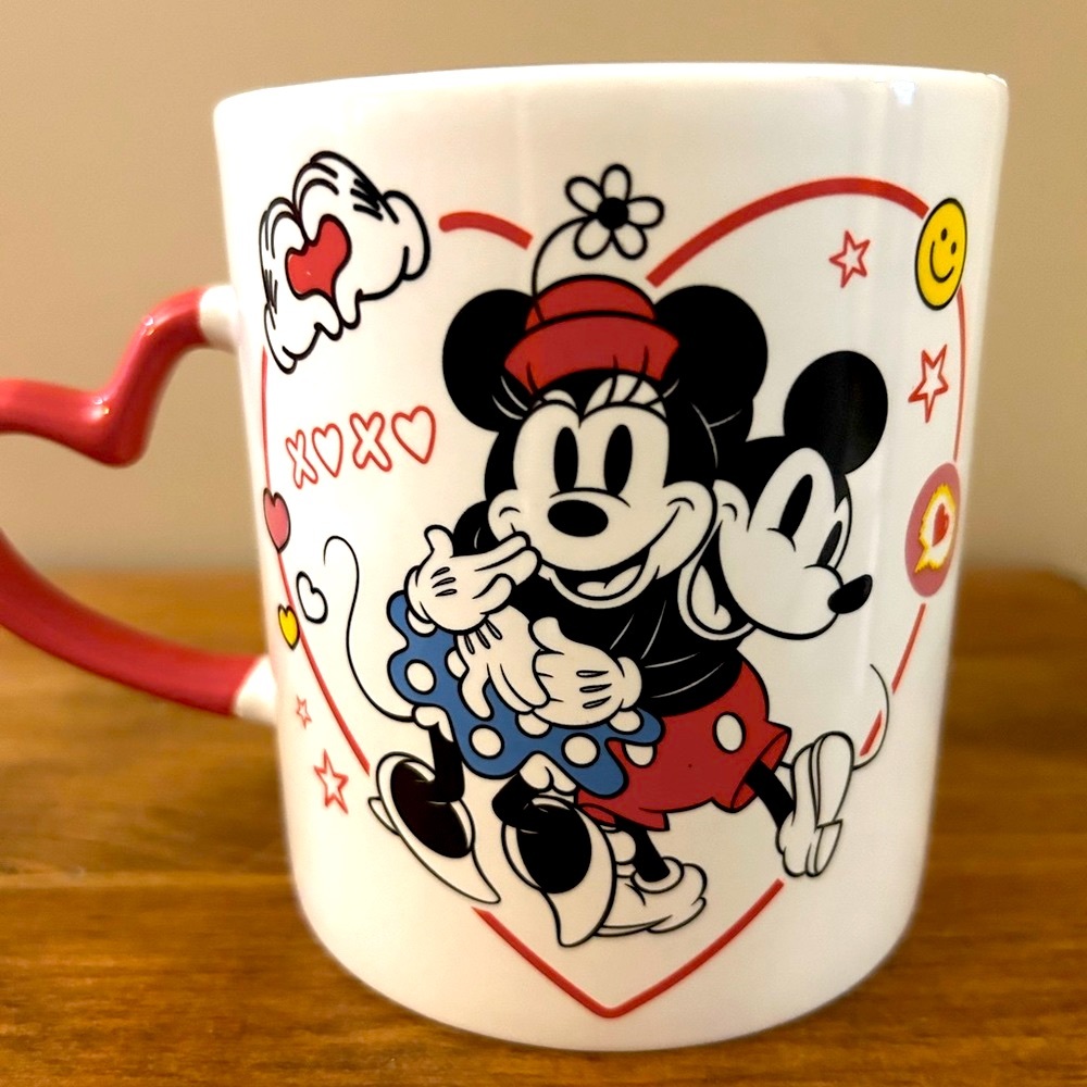 Disney, Mickey and Minnie mouse valentines heart handle 20 ounce coffee mug